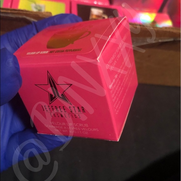 Jeffree Star Hot Cocoa Peppermint Velour Lip Scrub - Picture 4 of 9